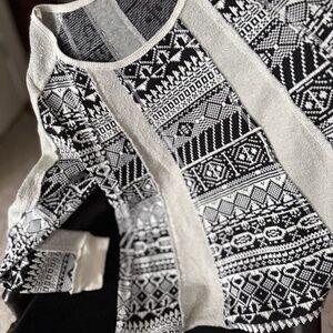 Chip & Pepper Scandinavian Printed Knit Top